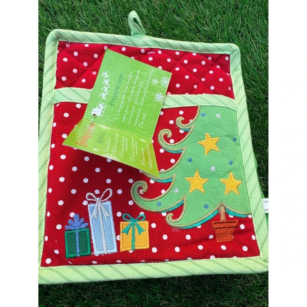 Christmas Potholder and‎ Kitchen Towel Set Red Green Embroidered Holiday Decor
